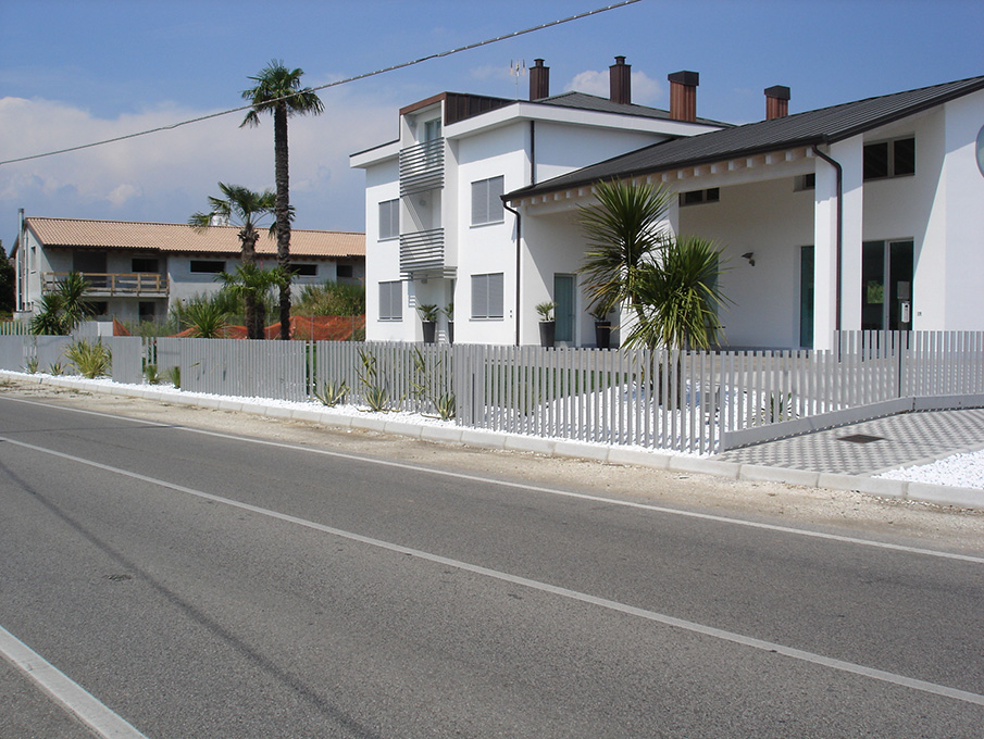 http://www.salvador-infissi.it/wp-content/uploads/2015/11/02-a.jpg