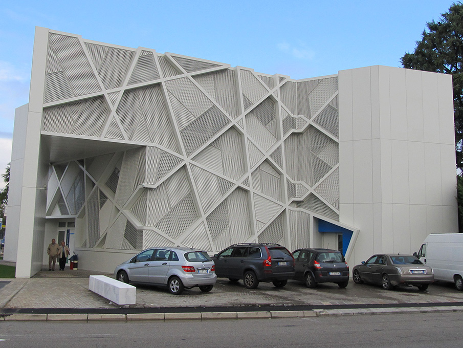http://www.salvador-infissi.it/wp-content/uploads/2015/11/02-c.jpg
