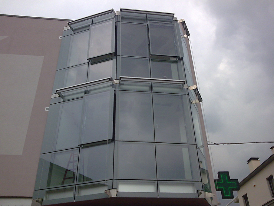 http://www.salvador-infissi.it/wp-content/uploads/2015/11/02.jpg