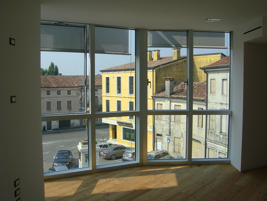 http://www.salvador-infissi.it/wp-content/uploads/2015/11/05a.jpg