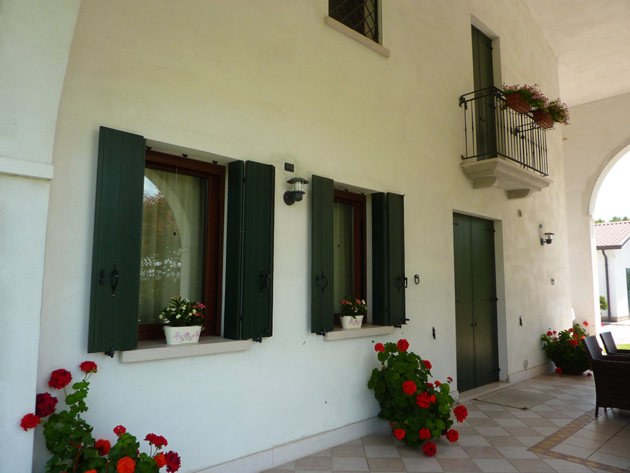 http://www.salvador-infissi.it/wp-content/uploads/2015/11/P1030843.jpg